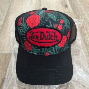 Von Dutch  roses trucker